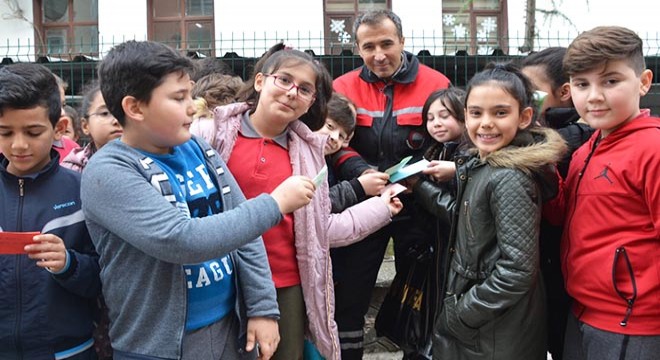 Öğrencilerden temizlik görevlisine duygulandıran notlar