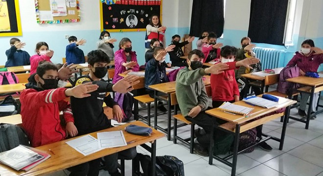 Öğrencilere, aile içi ve kadına yönelik şiddetle mücadele eğitimi