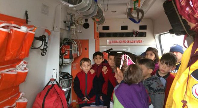 Öğrencilere ambulans tanıtıldı