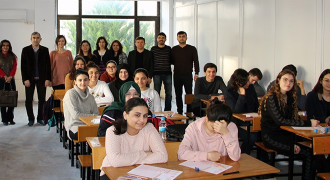 Öğrencilere deneme sınavı