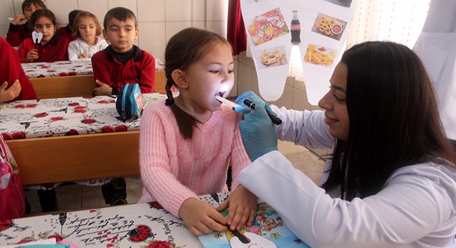 Öğrencilere uygulamalı diş sağlığı eğitimi