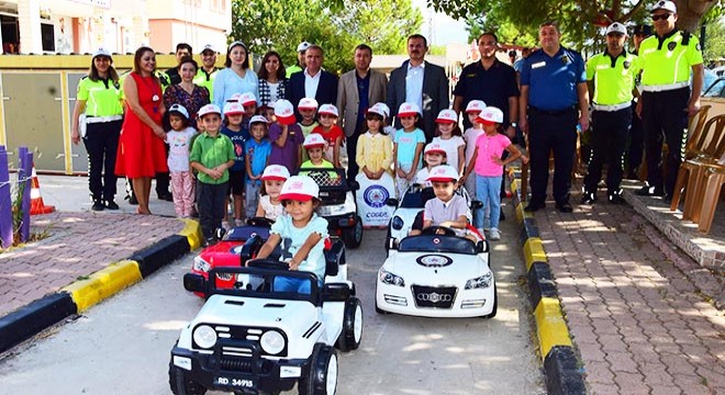 Öğrencilere akülü arabayla trafik eğitimi