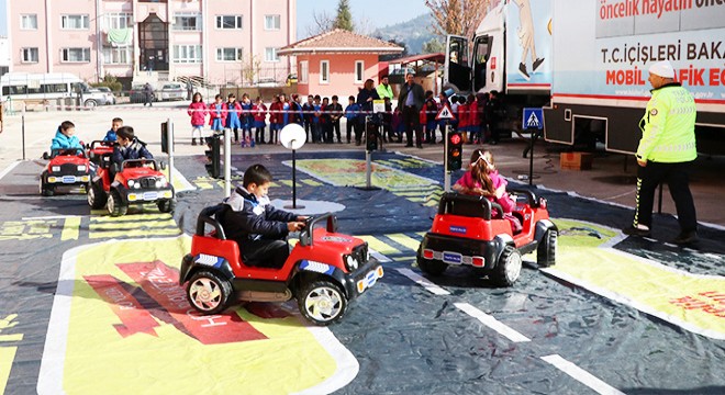 Öğrencilere trafik eğitimi