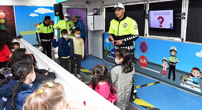 Öğrencilere trafik eğitimi