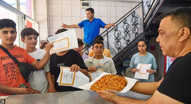Öğrencilerin 'takdir' hediyesi lahmacun