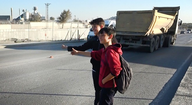 Öğrencilerin tehlike dolu okul yolu