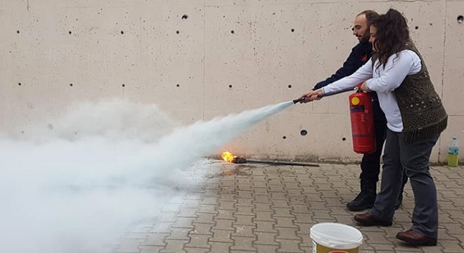 Öğrencilerle birlikte yangın tatbikatı yapıldı