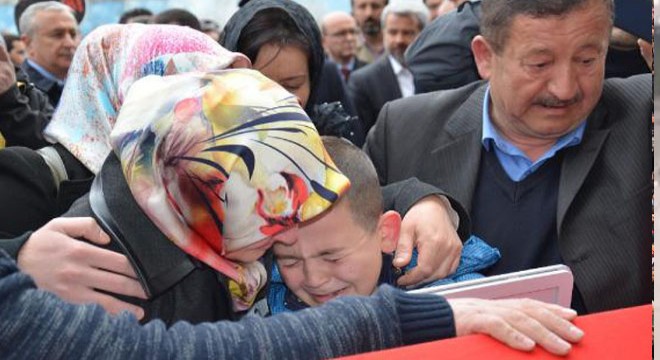Öğrencisi tarafından öldürülen öğretmenin ismi okula verildi