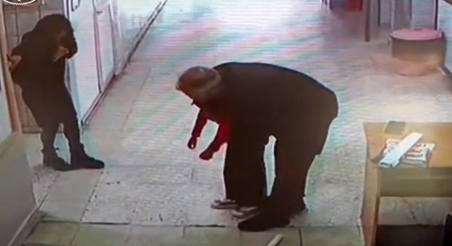 Öğrencisini Heimlich manevrasıyla kurtardı