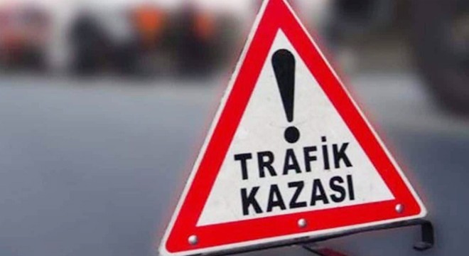 Öğrenciye çarpmamak için otomobiliyle barakaya çarptı