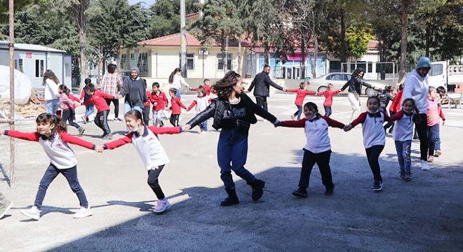 Öğretmen adaylarının sınavı çocukların eğlencesi