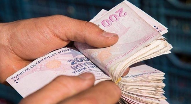 Öğretmenin 700 bin lirasını dolandırdılar