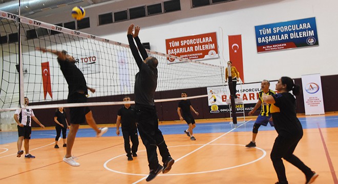 Öğretmenler Voleybol Turnuvası başladı