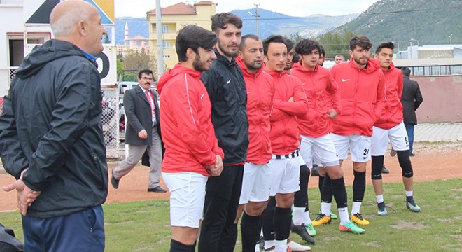 Oğuzhanspor un rakibi sahaya çıkmadı