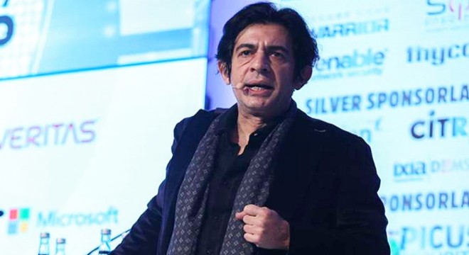 Okan Bayülgen yeni tarzıyla gündem oldu
