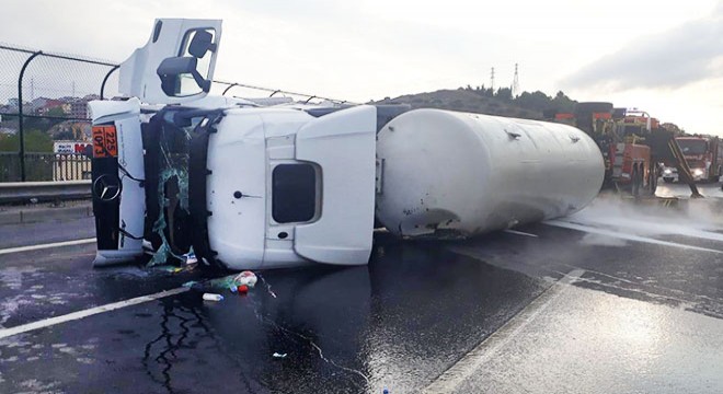 Oksijen yüklü tanker devrildi: 1 yaralı