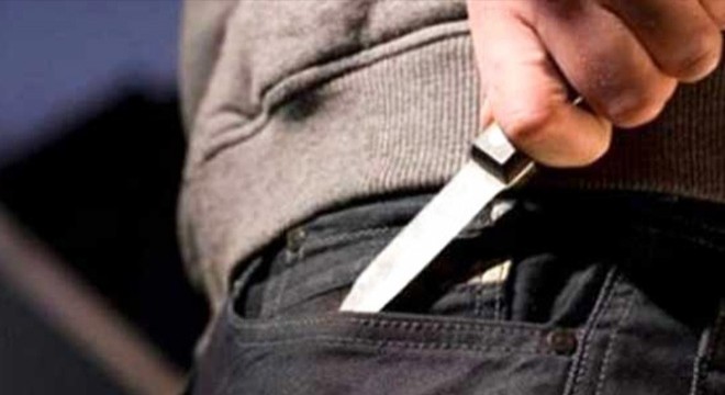 Okul bahçesinde bıçaklı kavga: 1 yaralı
