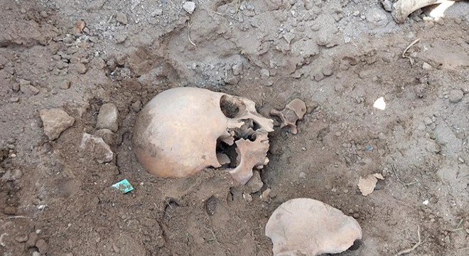 Okul bahçesinde insan kemikleri bulundu