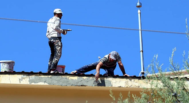 Okul binasında tehlikeli çalışma