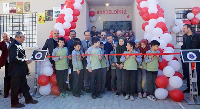 Okul kütüphanesi törenle açıldı
