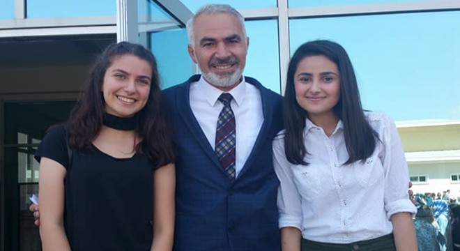 Okul müdürlerinin değişmemesi için eylem yaptılar