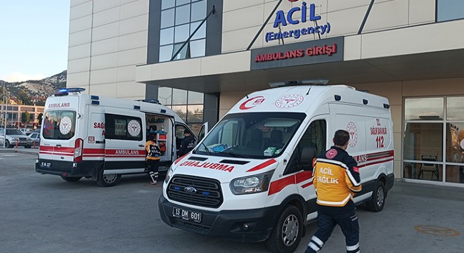 Okul çıkışı buluştukları parkta kız öğrenciyi darbettiler