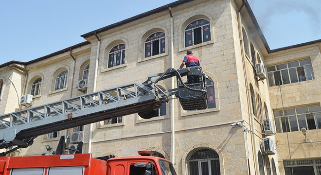 Okulda çıkan yangın paniğe neden oldu