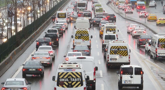 Okullar açıldı, trafik yoğunluğu arttı