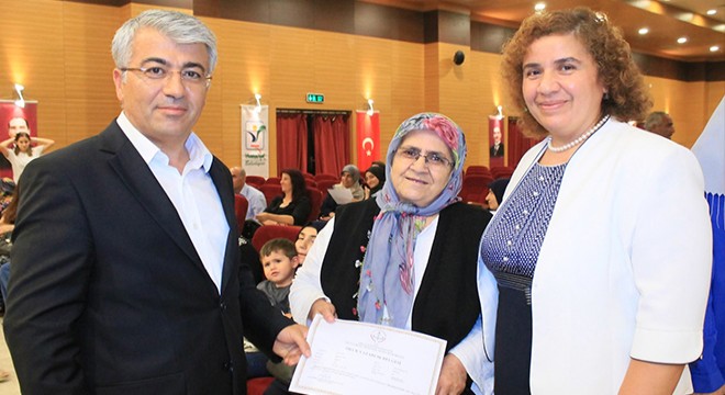 Okumayı öğrendi, İstiklal Marşı'nı okudu