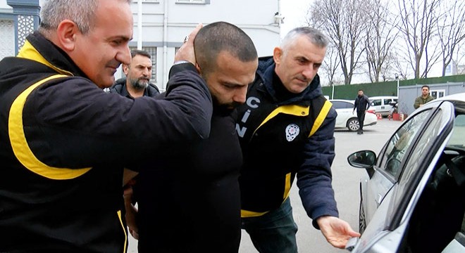 Öldürdüğü ev arkadaşının kafasını kesip buzdolabında saklamış