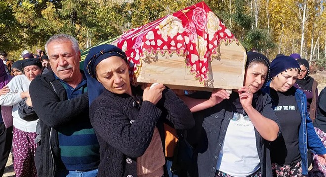 Öldürülen Neriman'ı, kadınlar son yolculuğuna uğurladı