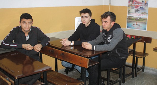 Öldürülen liseli Ahmet'in sınıfında hüzün