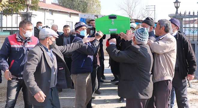 Öldürülen akrabalarının yanına defnedildi