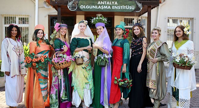 Olgunlaşma'nın elbise koleksiyonuna tam not