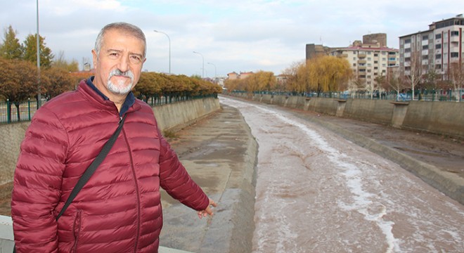 Oltu Çayı yine köpürdü