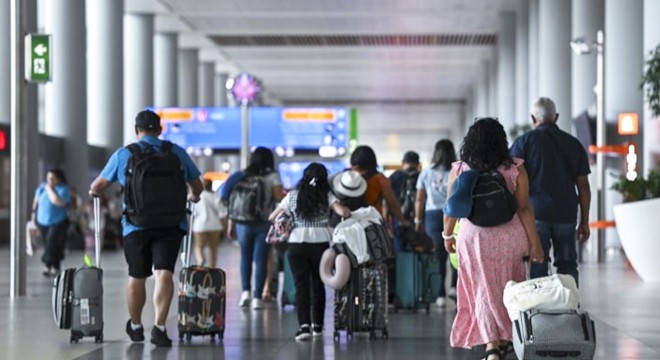 On binlerce kişi Türkiye uçuşunu apar topar iptal etti