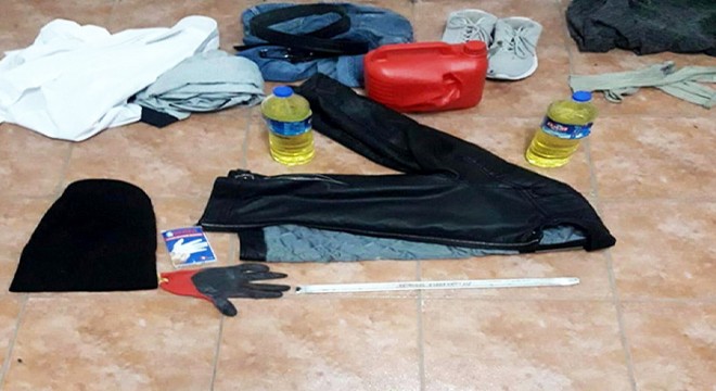 Önce evi soyup, sonra yakacaklardı