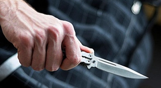 Önce tartıştığı babasını, ardından kendini bıçakladı