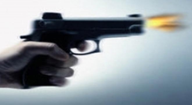 Önce tartıştığı sevgilisini sonra kendini vurdu