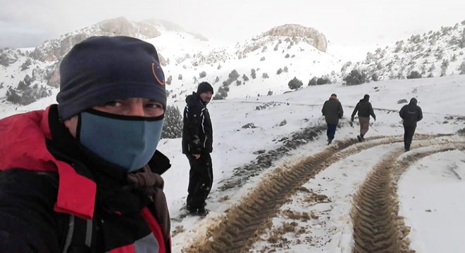 Önce donmaktan kurtardı, sonra botunu verdi