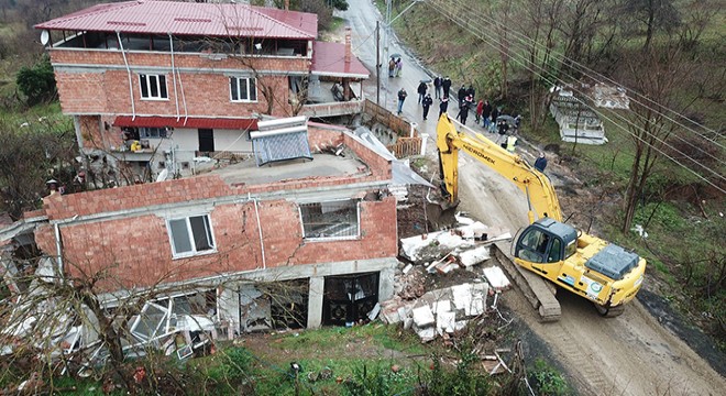 Ordu'da heyelan riskli 14 yapı yıkılıyor