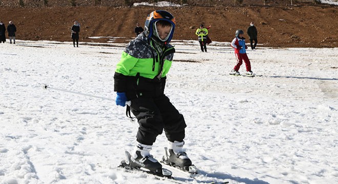 Ordu’da çocuklara ücretsiz kayak eğitimi