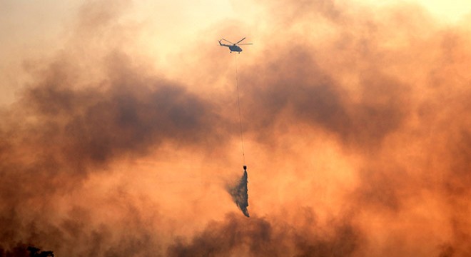 Orman yangınına müdahale eden helikopter düştü