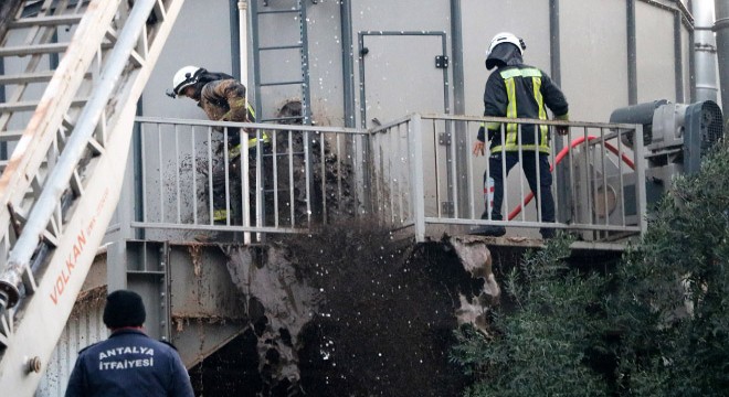 Orman ürünleri fabrikasında çıkan yangın, büyümeden söndürüldü