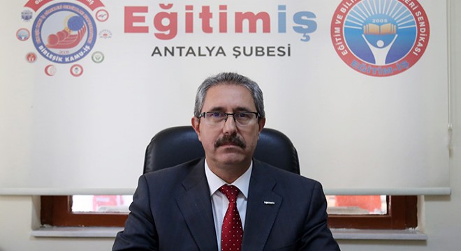 Ortaokul öğrencilerinin 'Asker Duası' şiiri tartışması