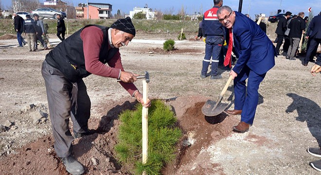 Osmaniye'de 1050 fidan toprakla buluşturuldu