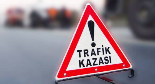 Osmaniye'de iki otomobil çarpıştı: 5'i çocuk, 8 yaralı