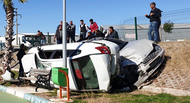 Osmaniye'de iki otomobil çarpıştı: 7 yaralı