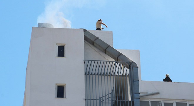 Otel bacasında yangın büyümeden söndürüldü
