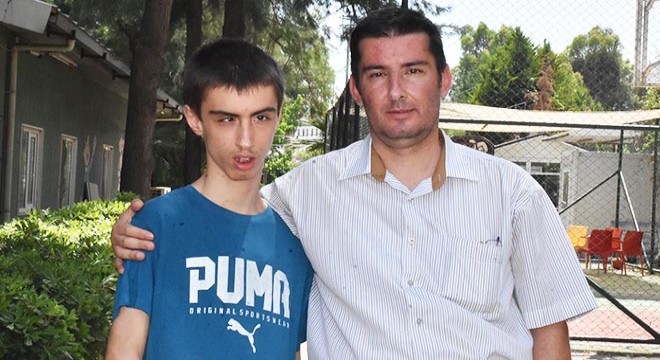 Otizmli Emirhan'ın hastanede yatağa bağlanmasına inceleme